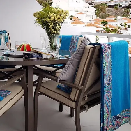 Malibu Grey Apartment *